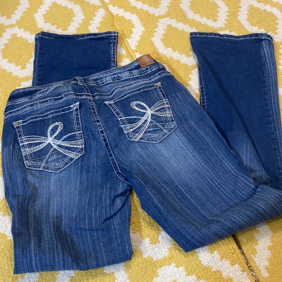 WALLFLOWER 11L Luscious Curvy fit jeans with white embroidery - Picture 4 of 7